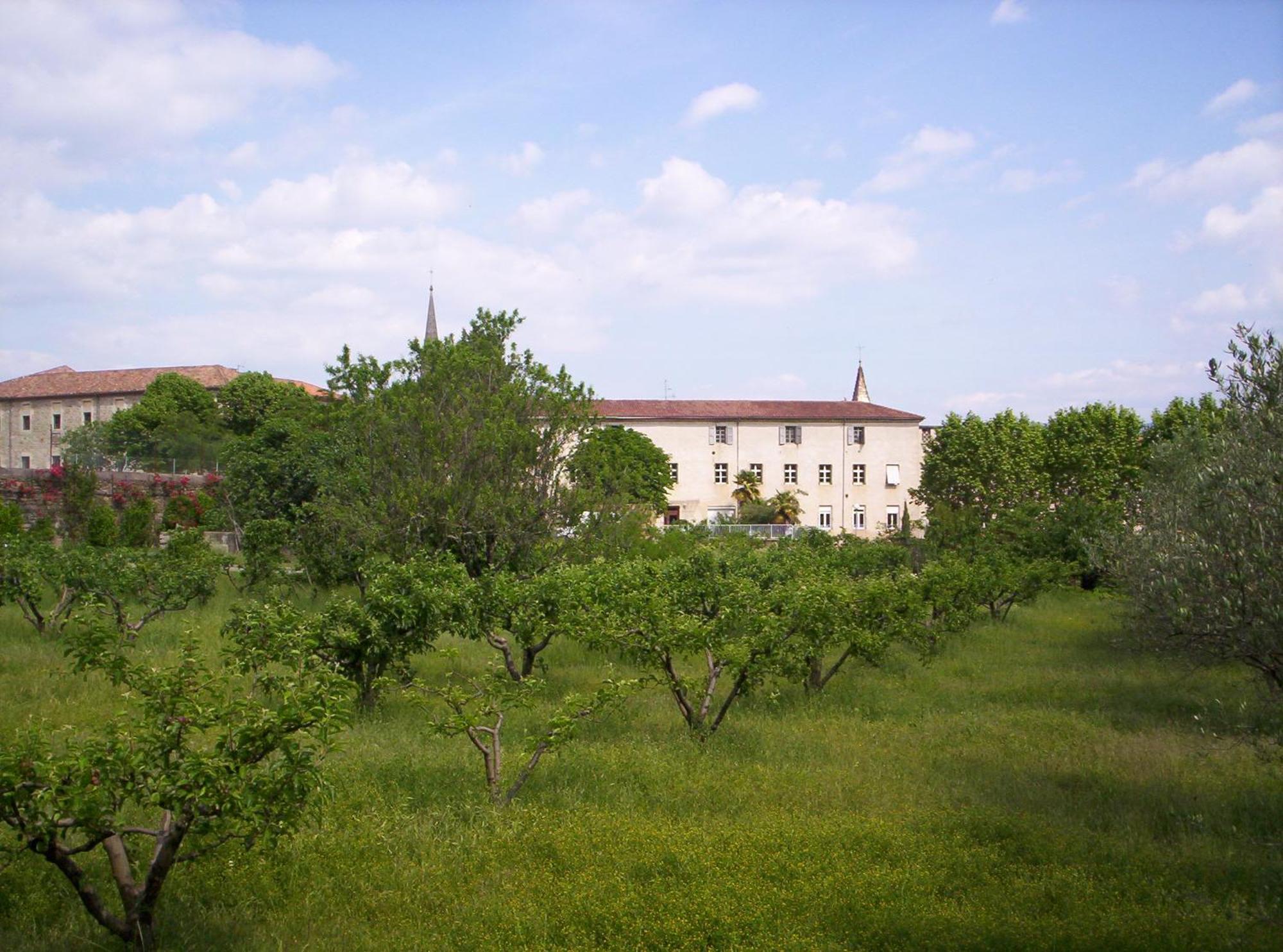 Hotel Des Oliviers Les Vans Bagian luar foto